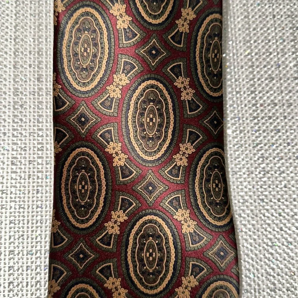 LAND’S END Stunning Burgundy Green Tan Medallion Print Silk Tie